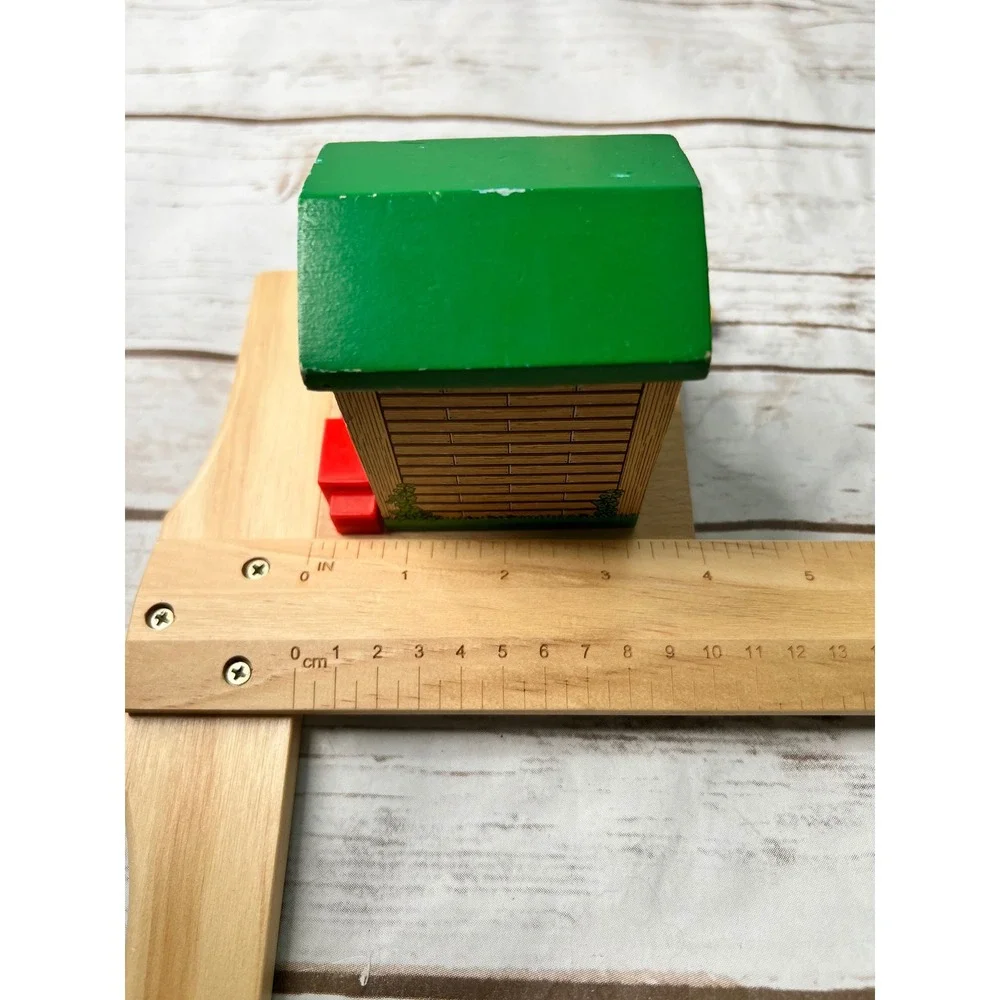 Thomas & Friends Conductor Shed Wooden Railway Accessory Green 2001 OS